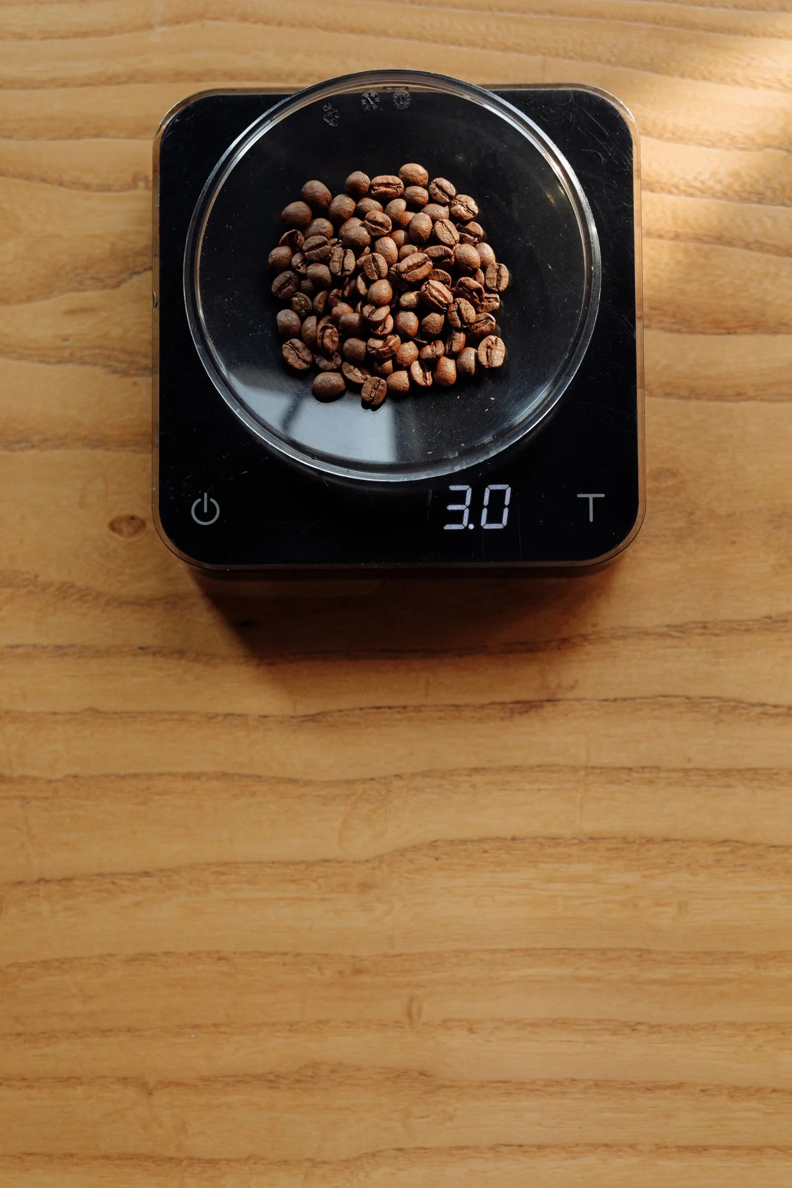 Kitchen scale measuring coffee beans for precise brewing ratio